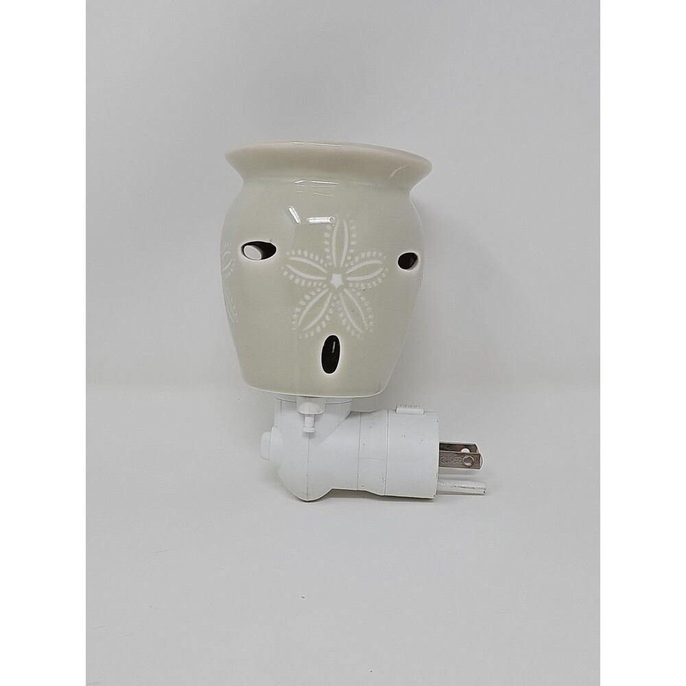 Scentsy Sand Dollar Wall Plug-in Wax Warmer Nightlight Beach Ocean Cream White